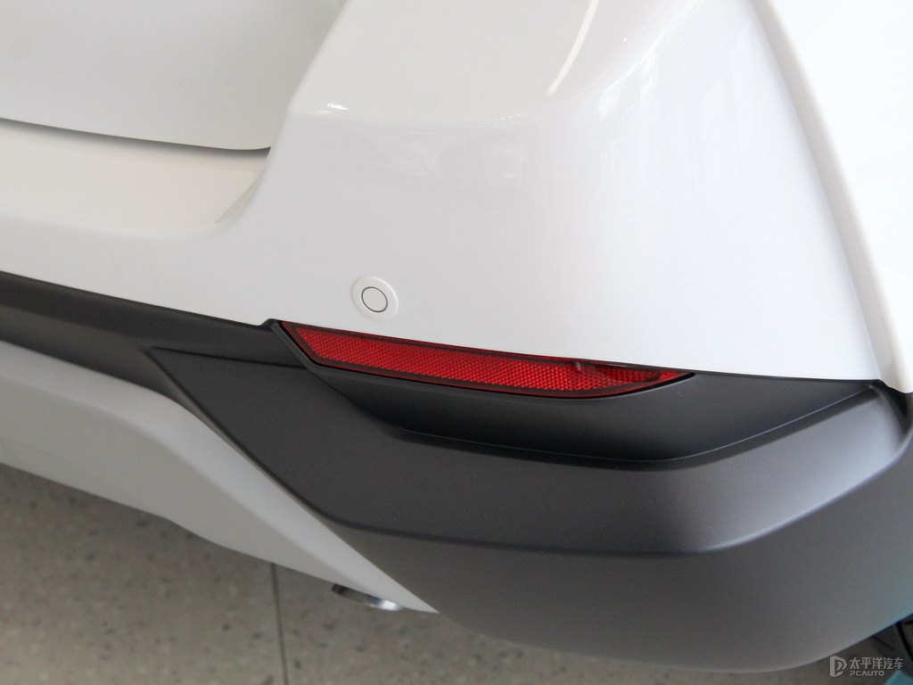 天際白YARiS L 致炫X車尾外觀圖片