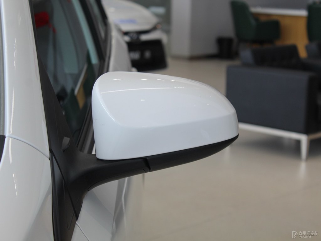 天際白YARiS L 致炫X車身外觀圖片