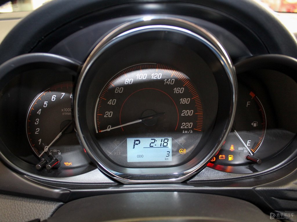 天際白YARiS L 致炫X中控內(nèi)飾圖片