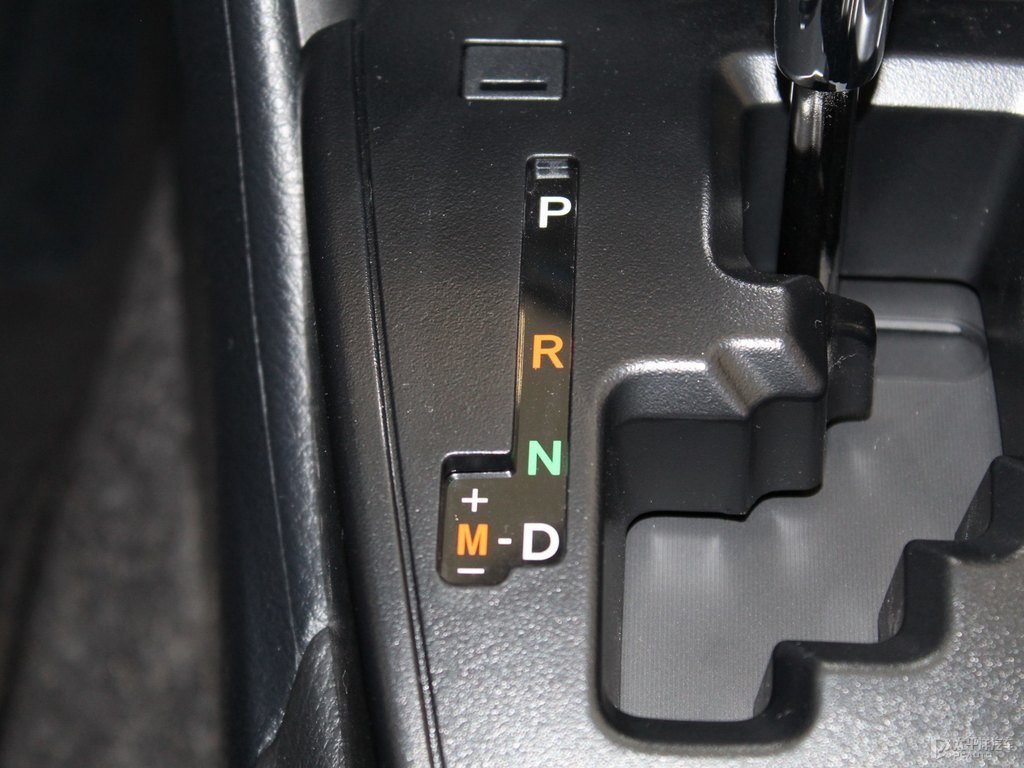天際白YARiS L 致炫X中控內(nèi)飾圖片