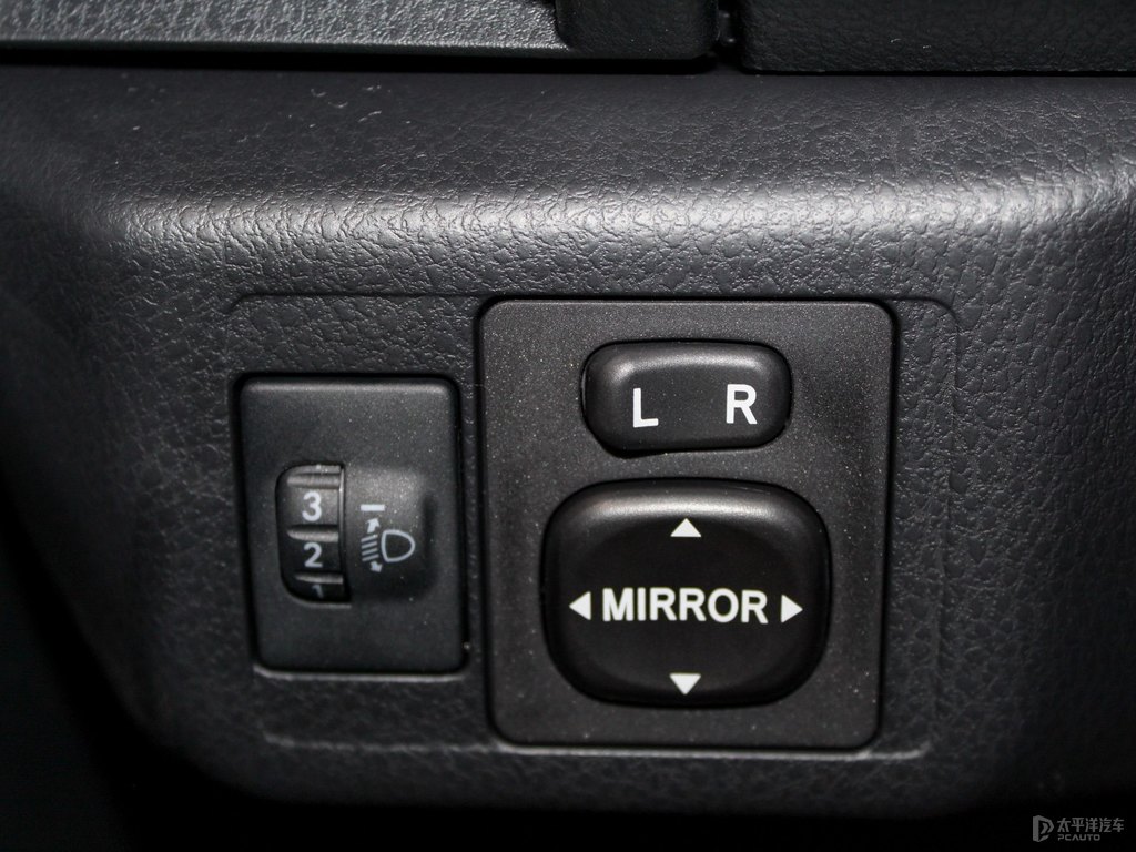 天際白YARiS L 致炫X中控內(nèi)飾圖片