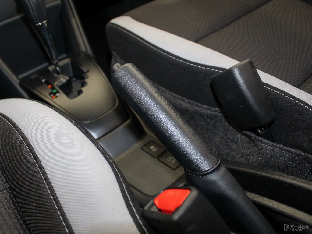 天際白YARiS L 致炫X中控內(nèi)飾圖片