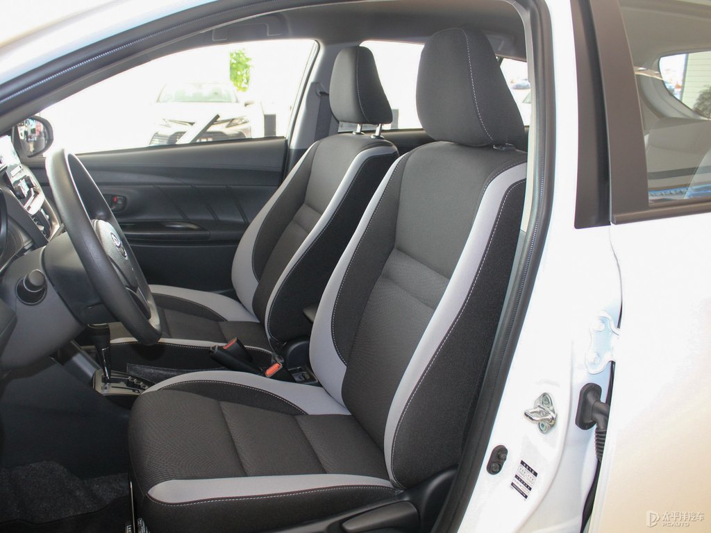 天際白YARiS L 致炫X座椅內(nèi)飾圖片