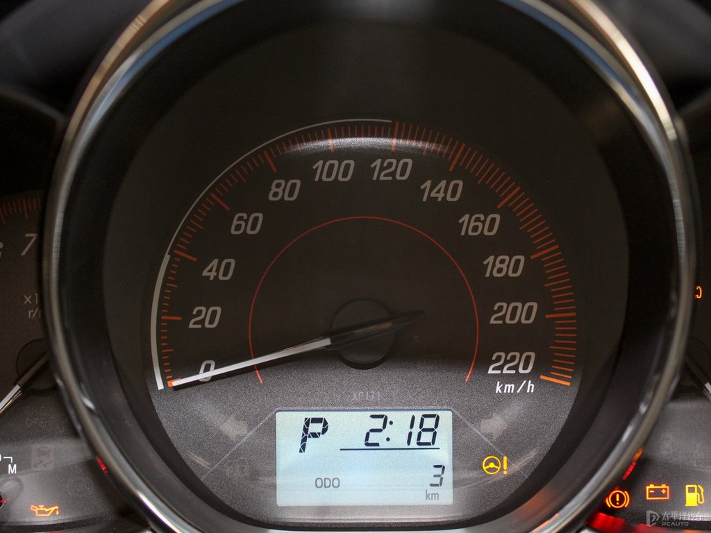 天際白YARiS L 致炫X中控內(nèi)飾圖片