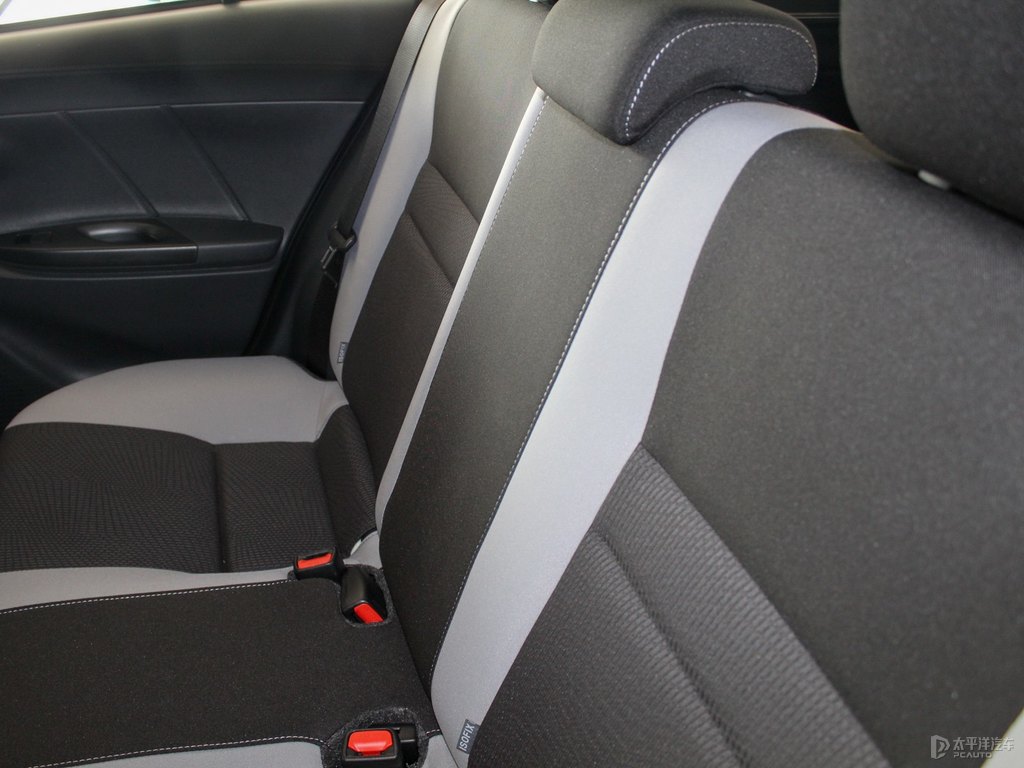 天際白YARiS L 致炫X座椅內(nèi)飾圖片