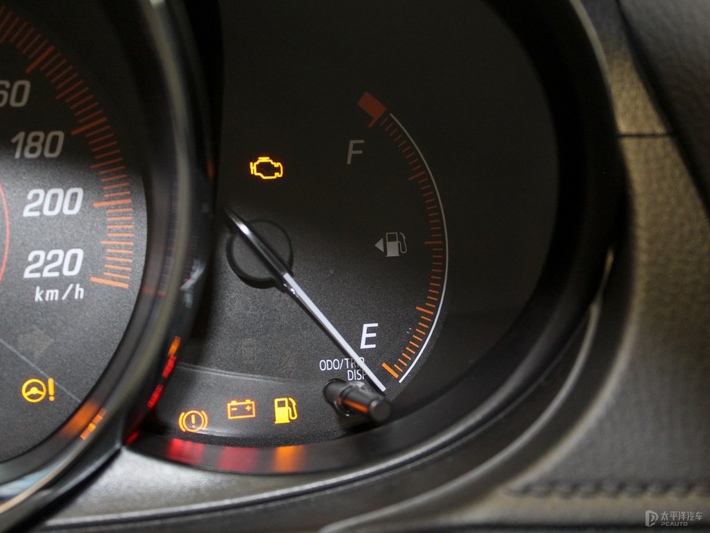 天際白YARiS L 致炫X中控內(nèi)飾圖片