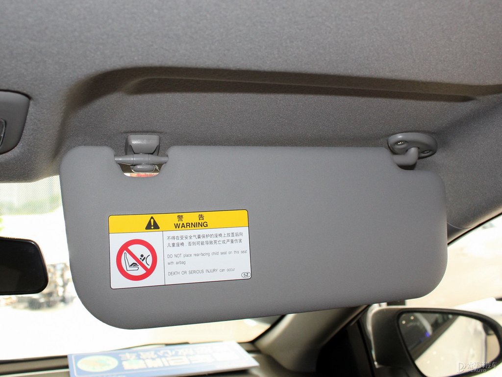 天際白YARiS L 致炫X車廂內(nèi)飾圖片