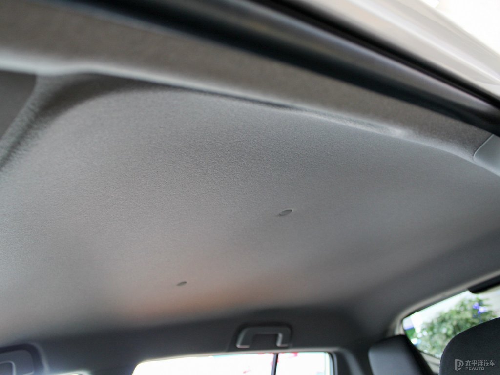 天際白YARiS L 致炫X車廂內(nèi)飾圖片