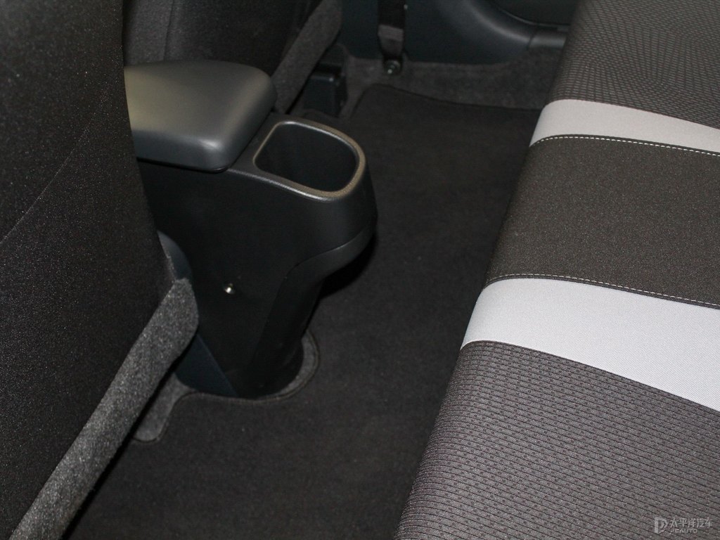 天際白YARiS L 致炫X駕乘空間空間圖片