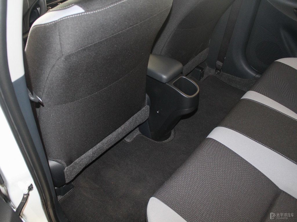 天際白YARiS L 致炫X駕乘空間空間圖片