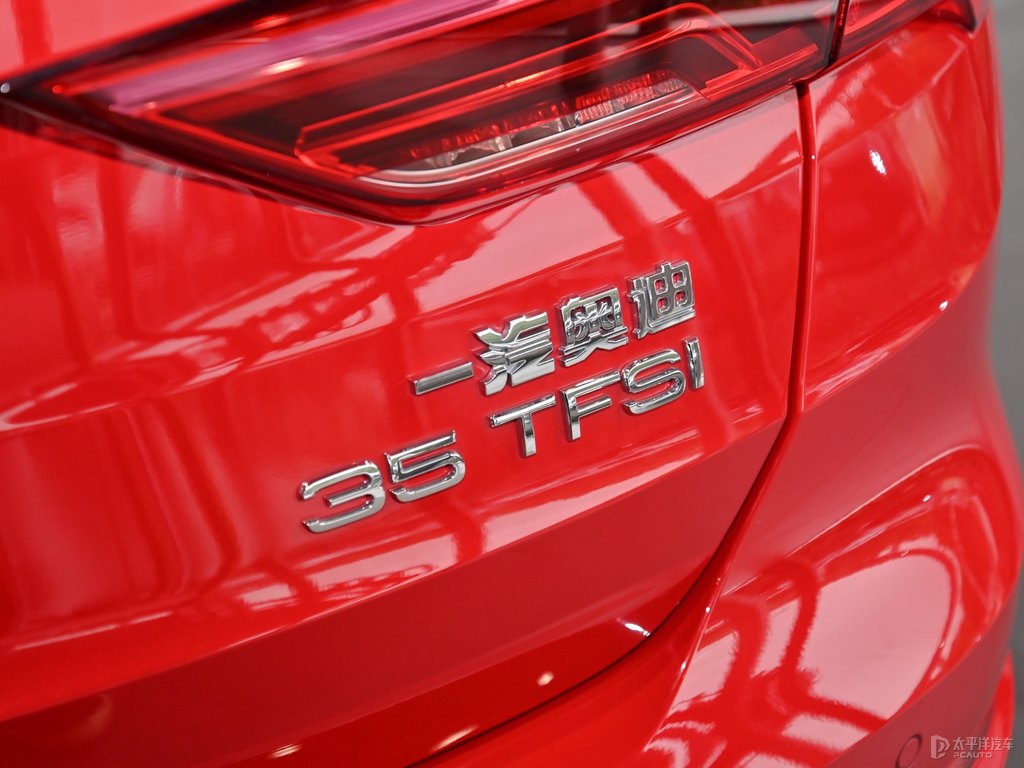 探戈紅奧迪Q3車尾外觀圖片