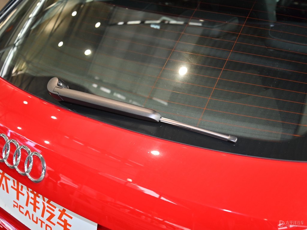 探戈紅奧迪Q3車尾外觀圖片