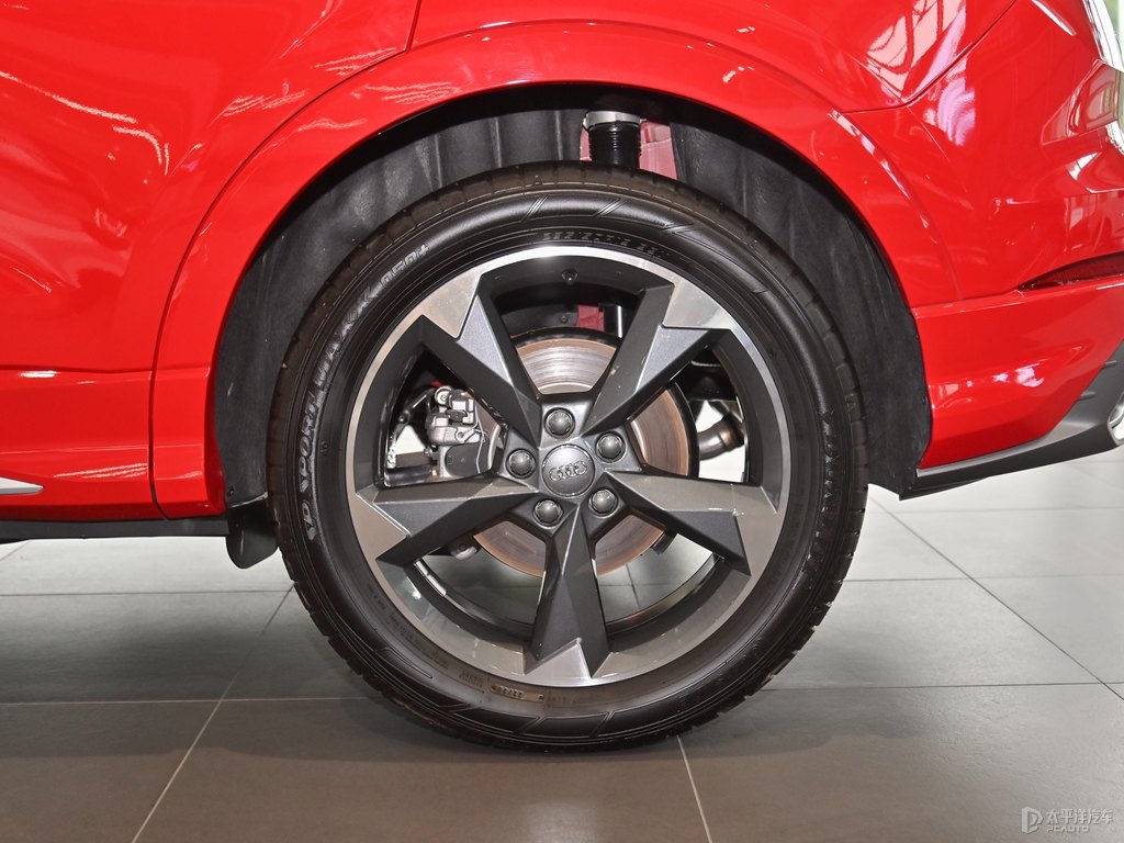 探戈紅奧迪Q3車身外觀圖片