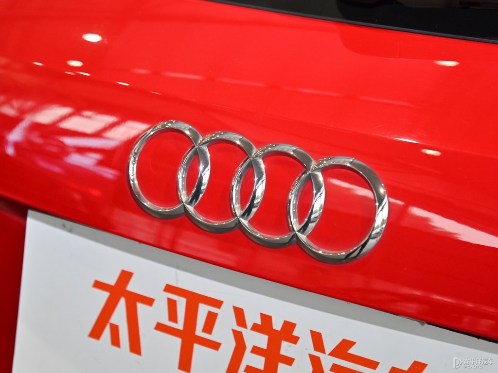 探戈紅奧迪Q3車尾外觀圖片