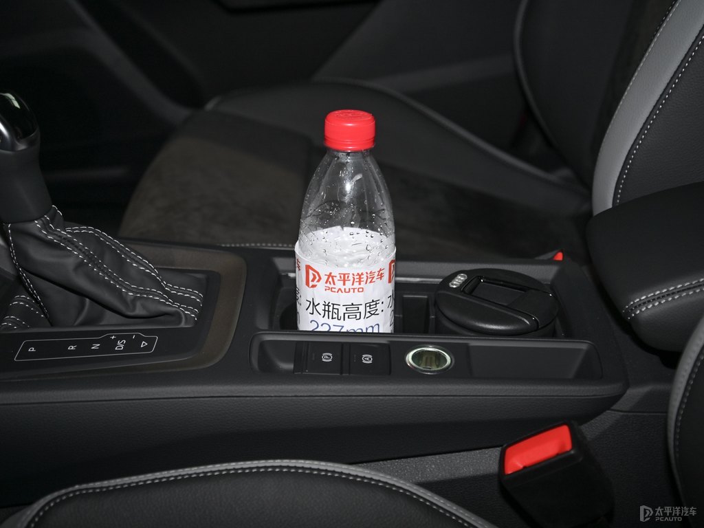 探戈紅奧迪Q3儲物空間空間圖片