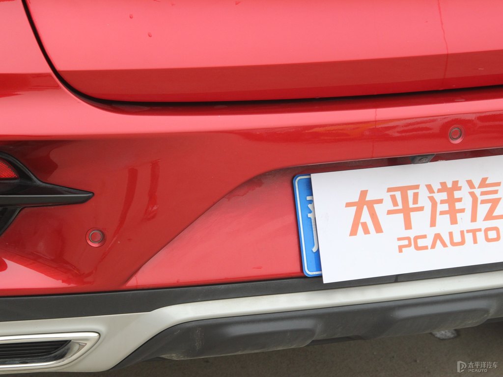 極速紅名爵ZS車尾外觀圖片