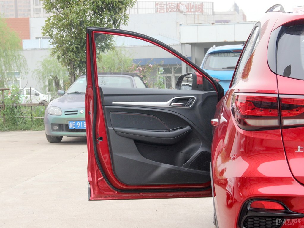極速紅名爵ZS車廂內(nèi)飾圖片