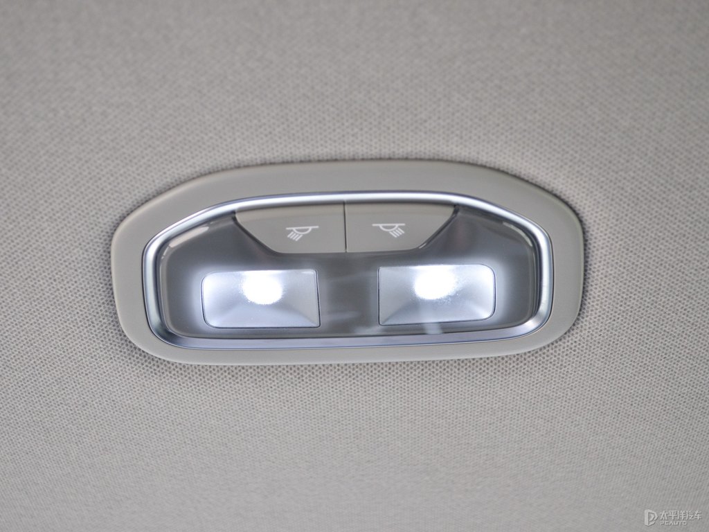 自信白繽越車(chē)廂內(nèi)飾圖片