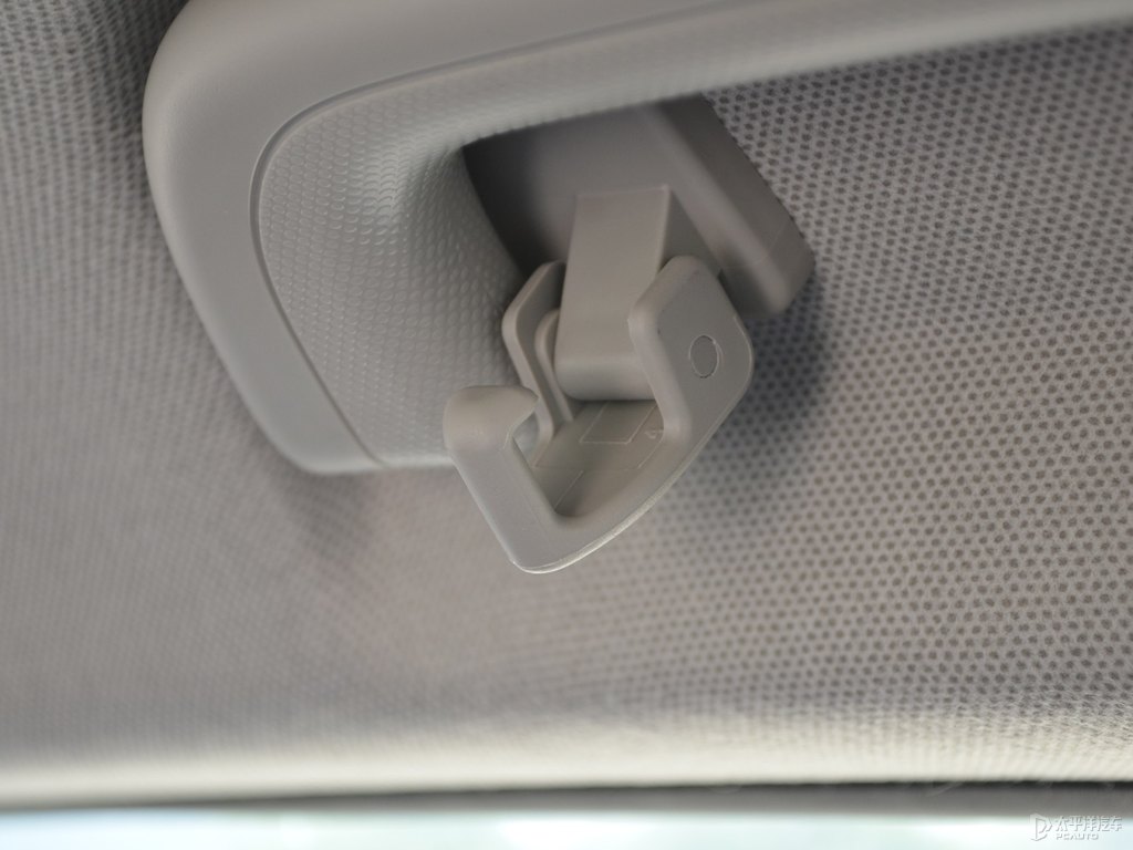 自信白繽越車廂內(nèi)飾圖片