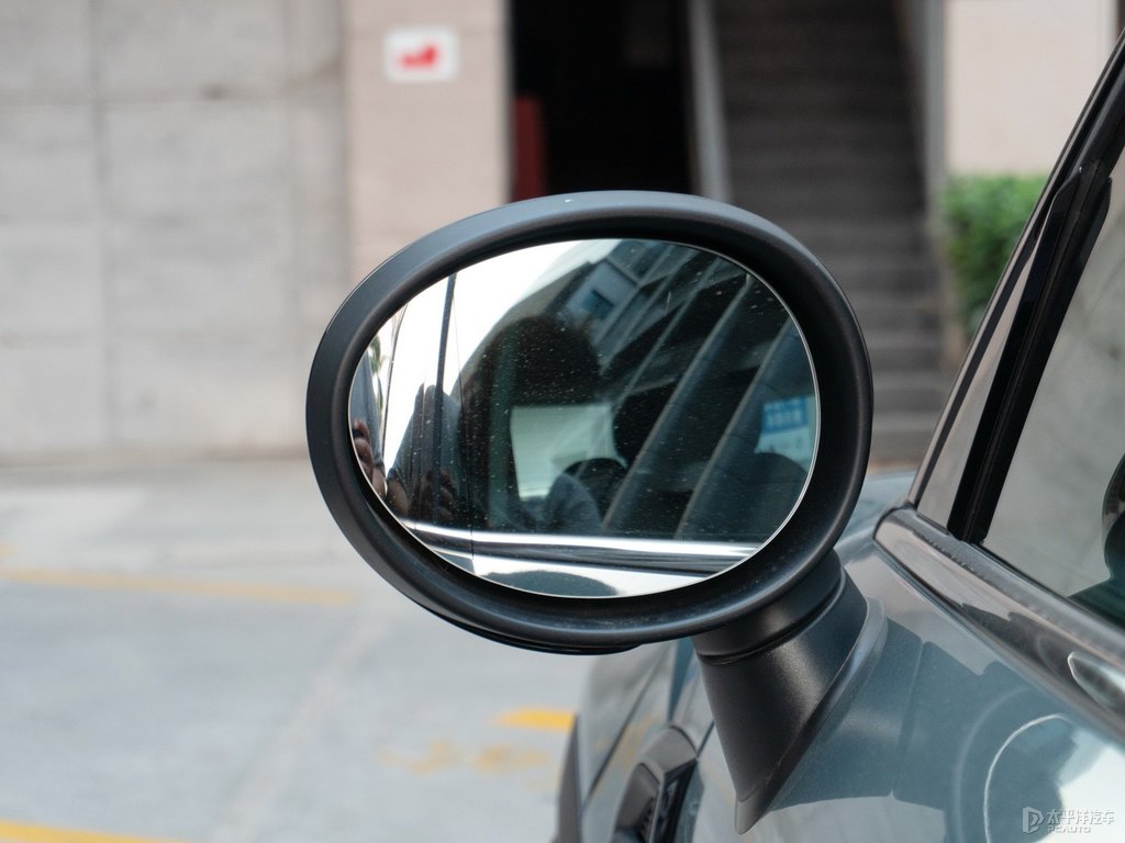 ȼMINI COUNTRYMAN܇^DƬ