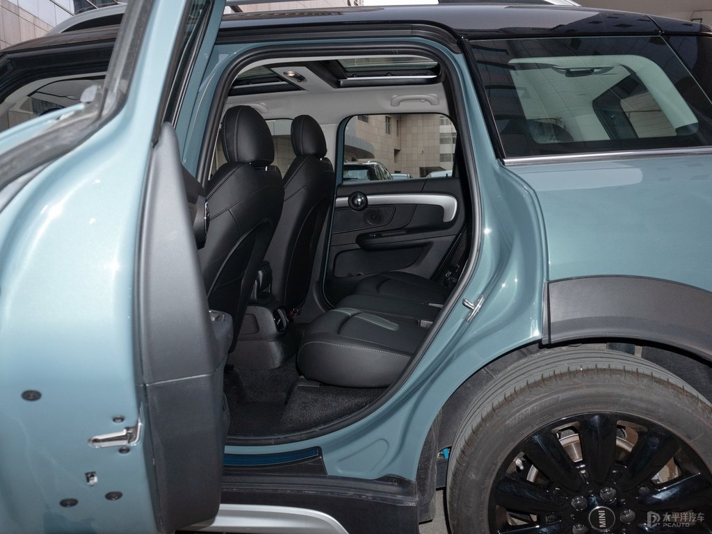 ȼMINI COUNTRYMAN{˿ggDƬ