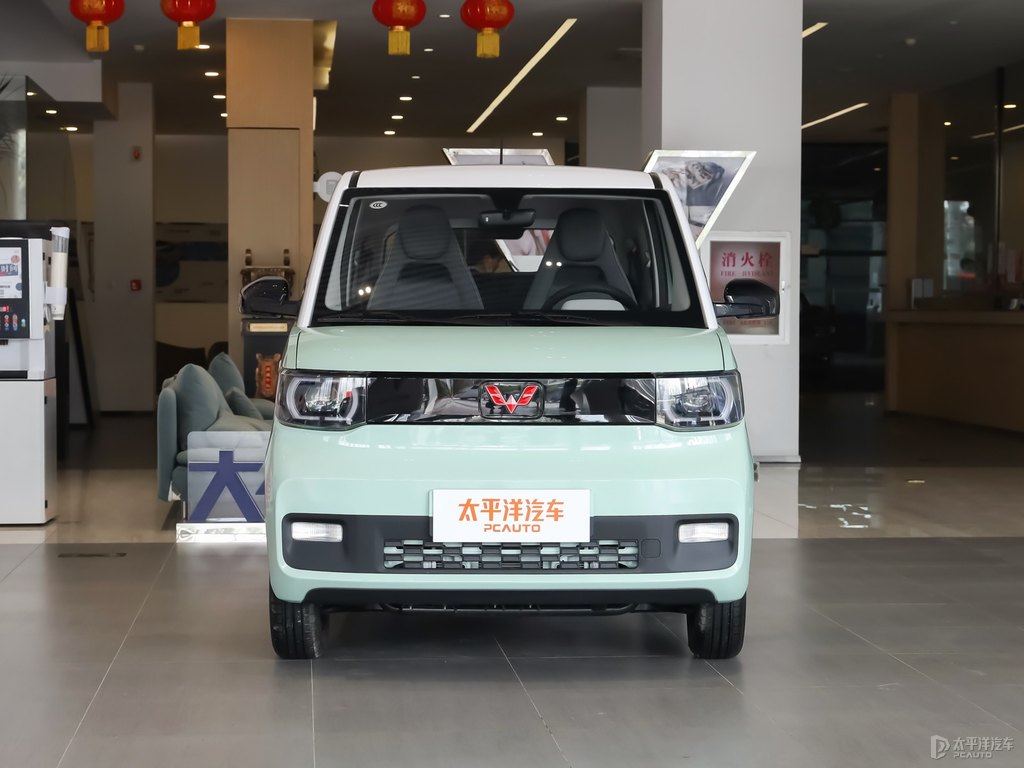 牛油果綠+白色宏光MINIEV整車外觀外觀圖片
