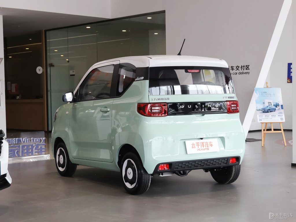 牛油果綠+白色宏光MINIEV整車外觀外觀圖片