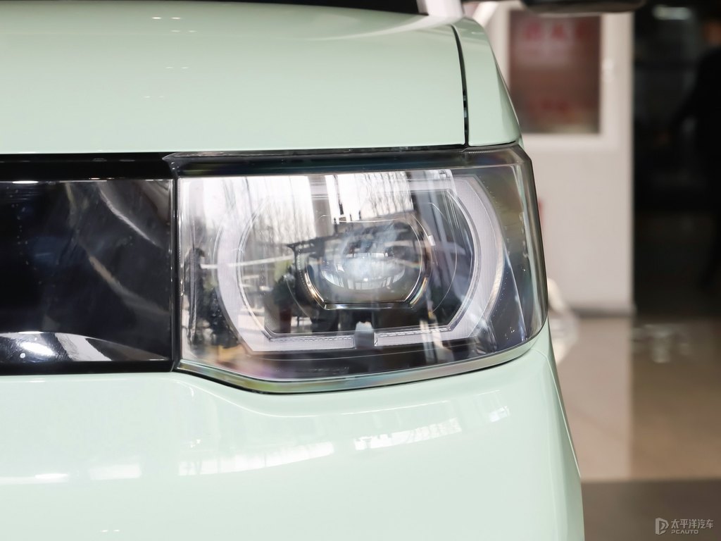牛油果綠+白色宏光MINIEV車頭外觀圖片