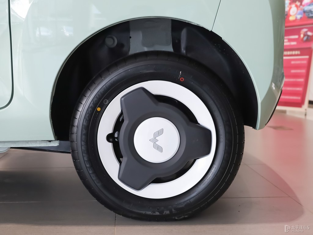 牛油果綠+白色宏光MINIEV車身外觀圖片