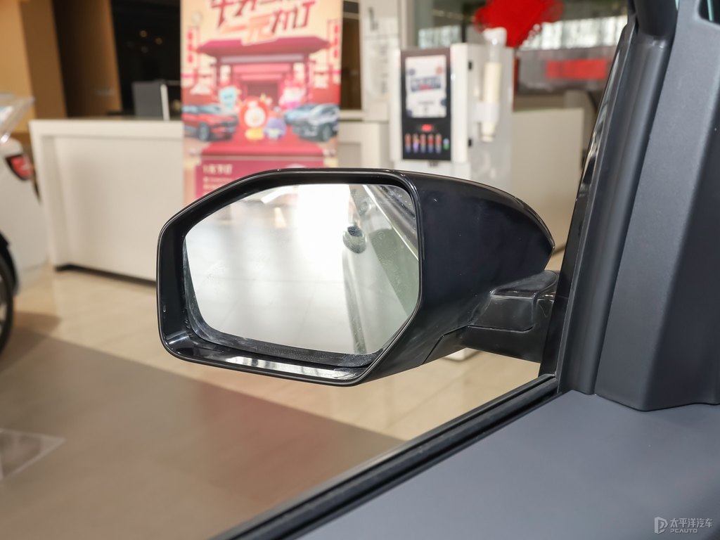 牛油果綠+白色宏光MINIEV車身外觀圖片