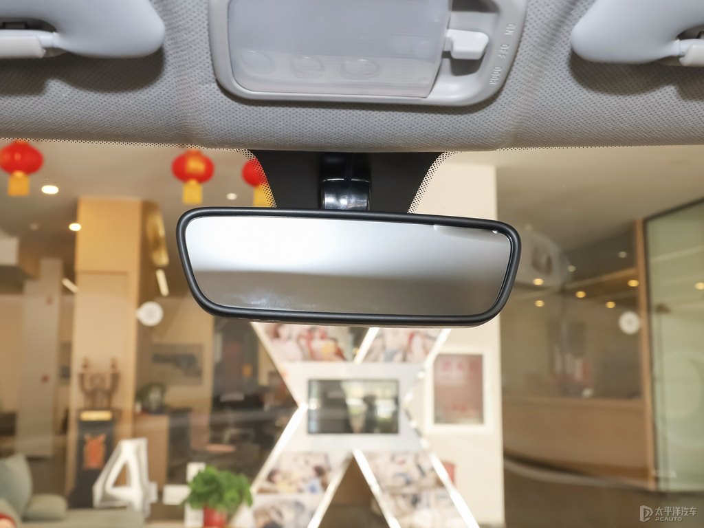牛油果綠+白色宏光MINIEV車廂內(nèi)飾圖片