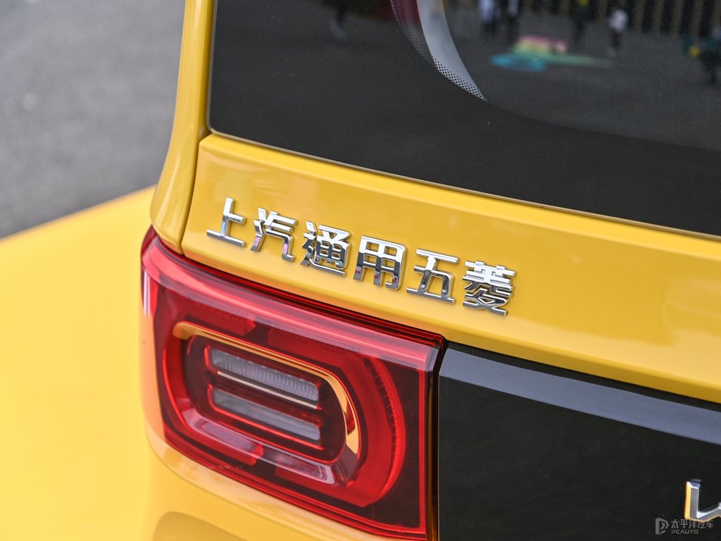 檸檬黃+黑色宏光MINIEV車尾外觀圖片