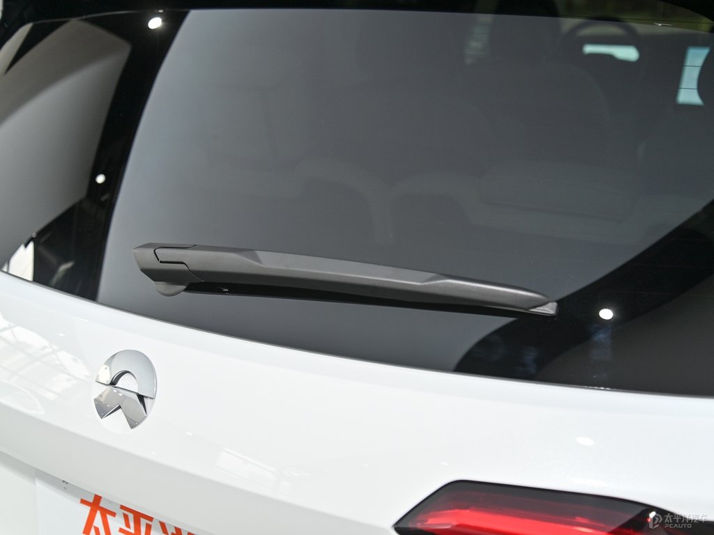 云白蔚來ES8車尾外觀圖片