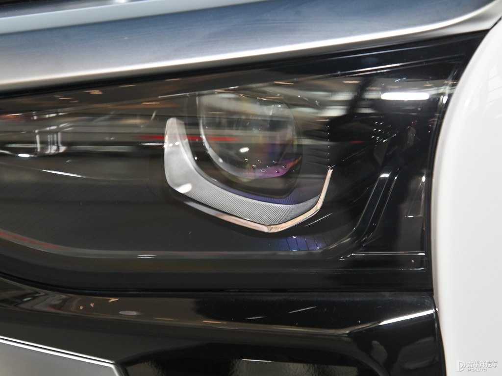 云白蔚來ES8車頭外觀圖片