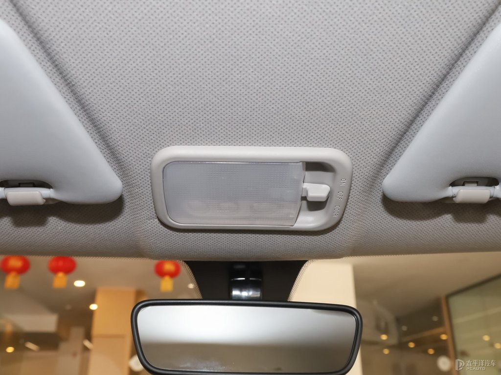 牛油果綠+白色宏光MINIEV車廂內(nèi)飾圖片