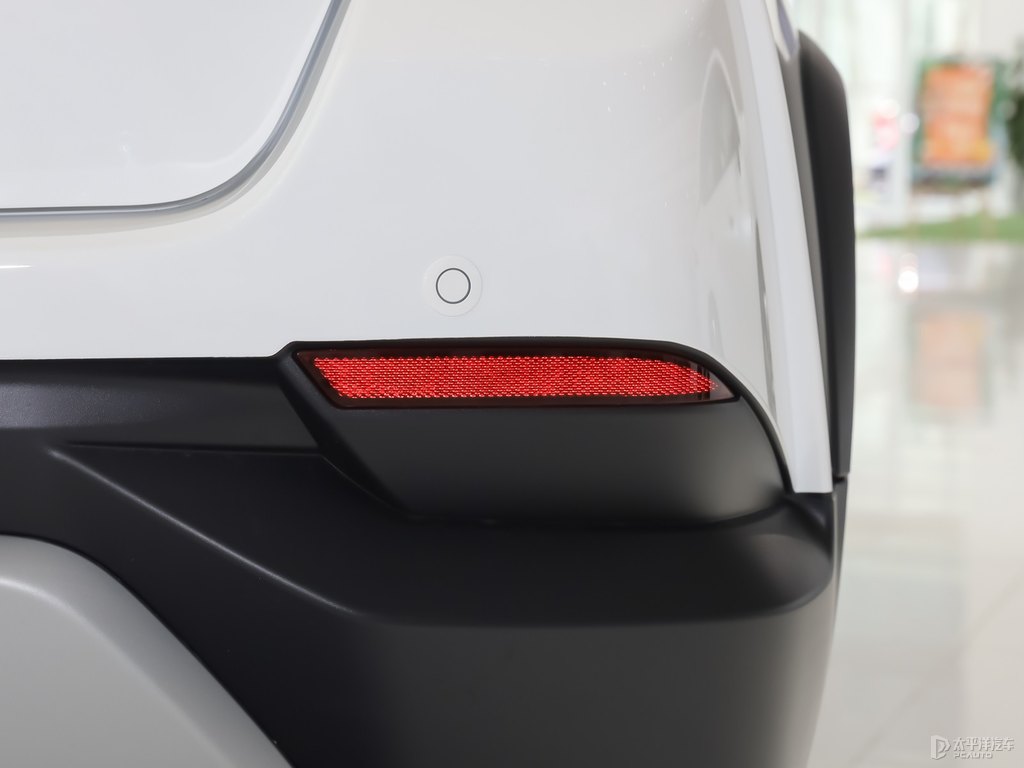 天際白YARiS L 致炫X車尾外觀圖片