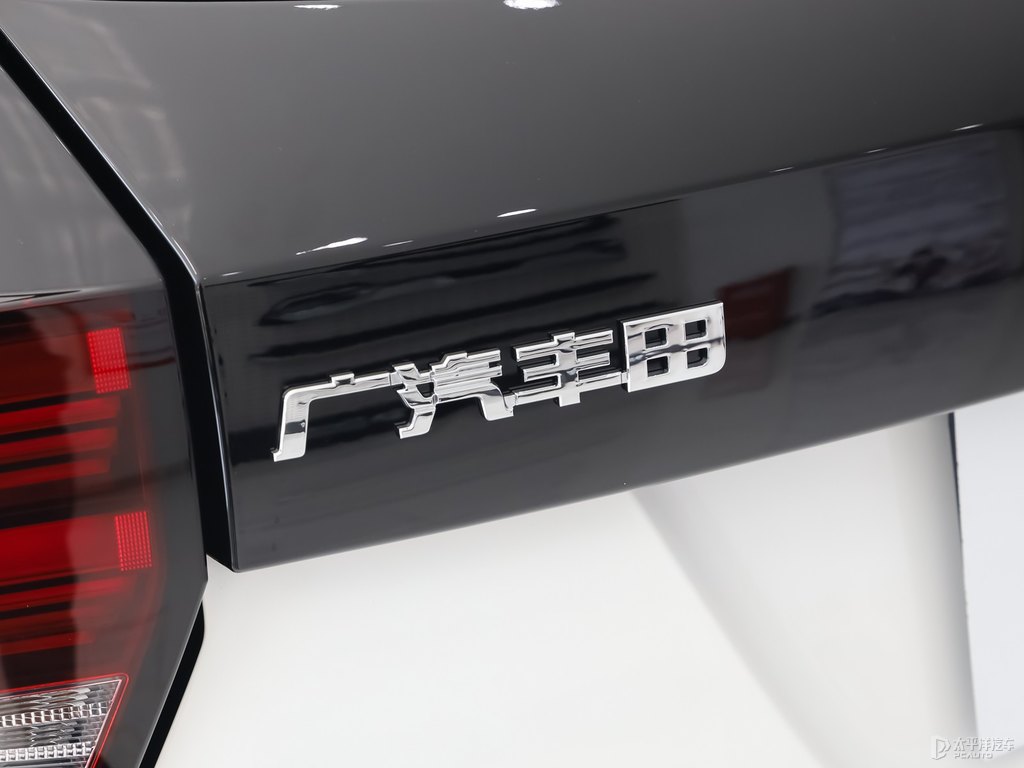 天際白YARiS L 致炫X車尾外觀圖片