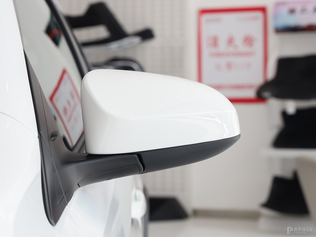天際白YARiS L 致炫X車身外觀圖片
