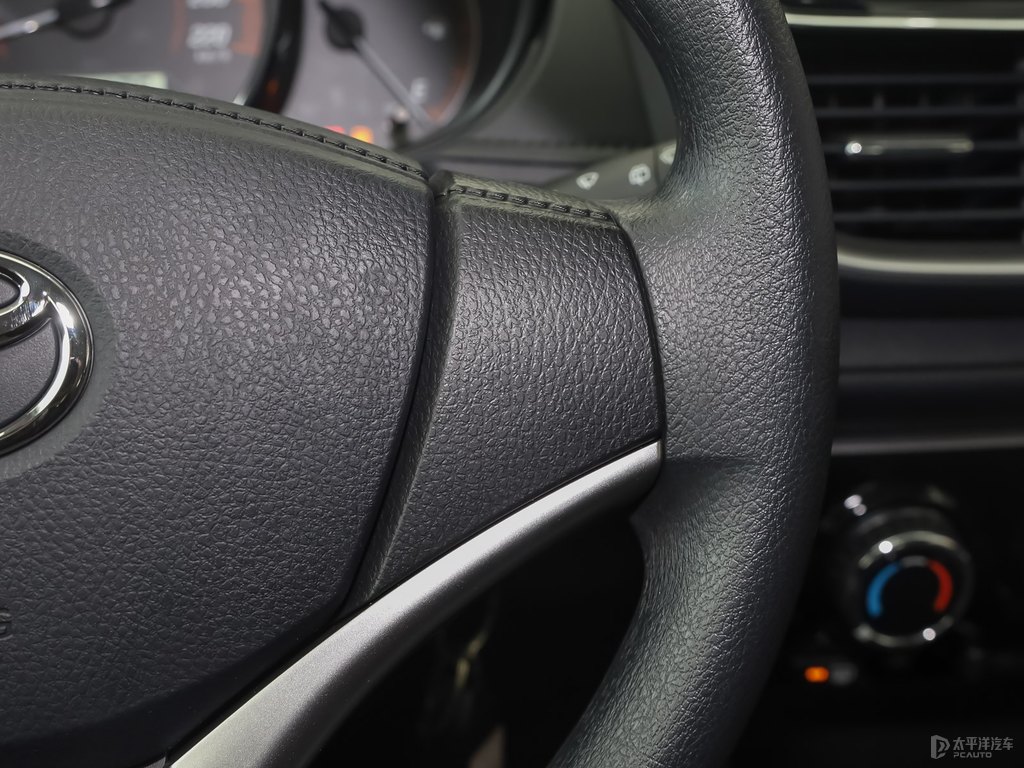 天際白YARiS L 致炫X中控內(nèi)飾圖片