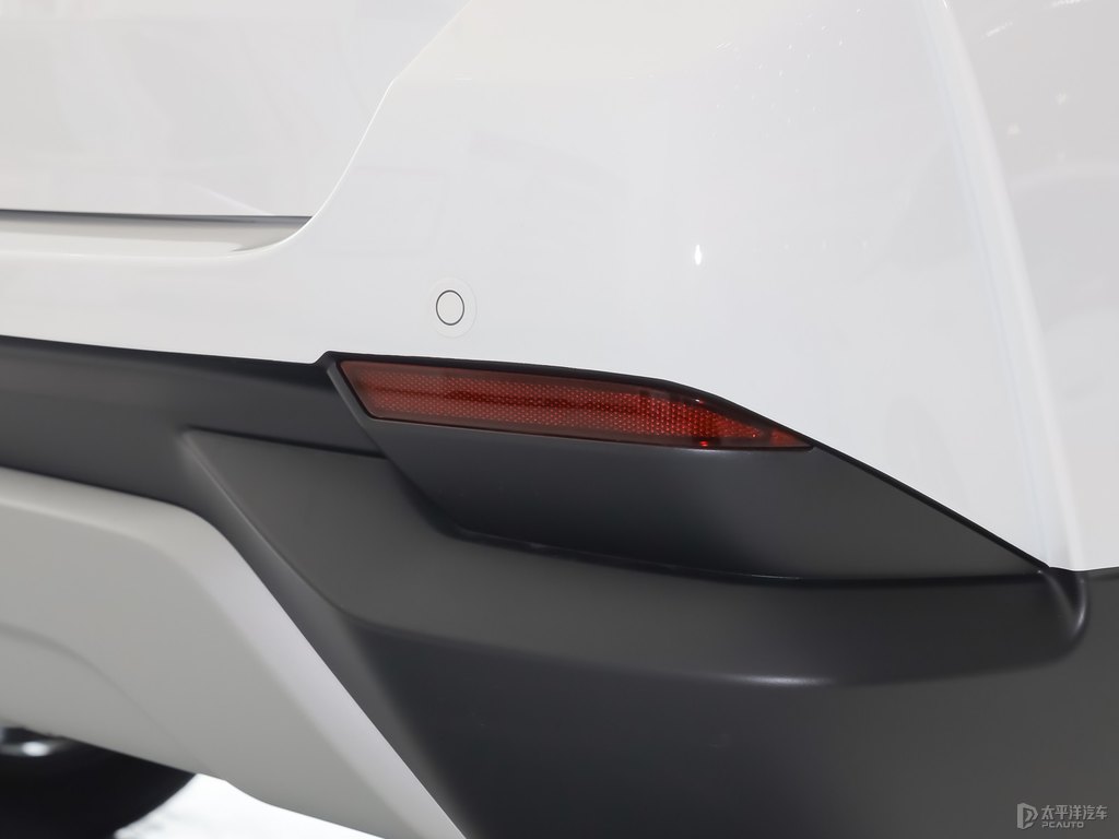 天際白YARiS L 致炫X車尾外觀圖片