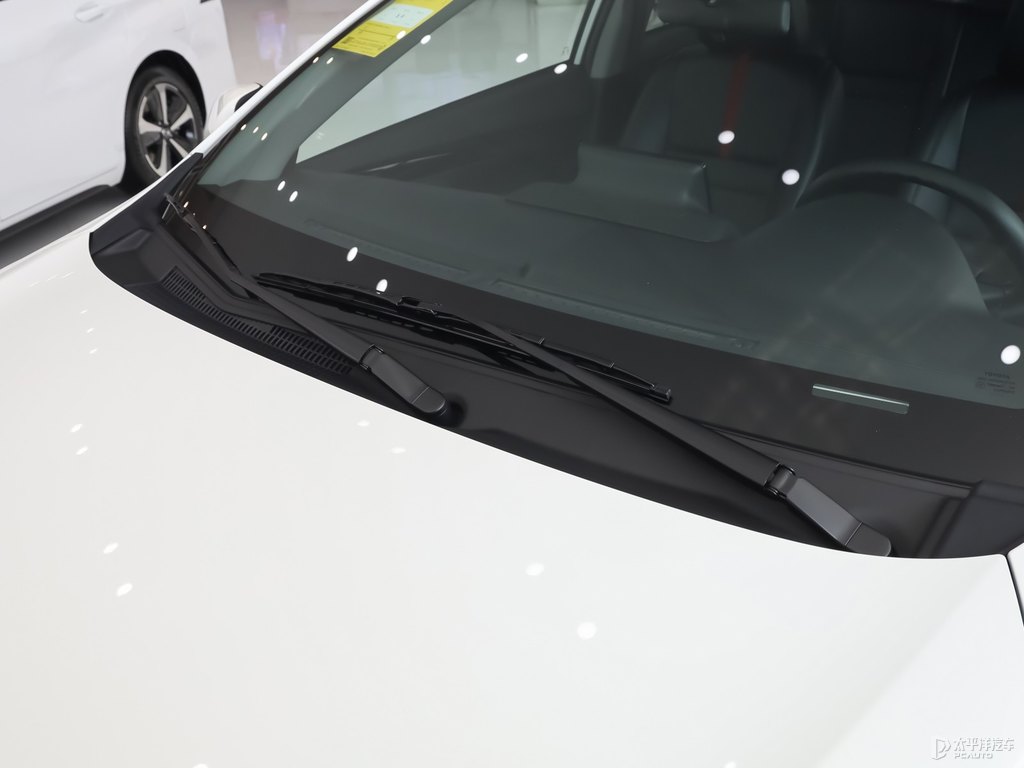 天際白YARiS L 致炫X車身外觀圖片