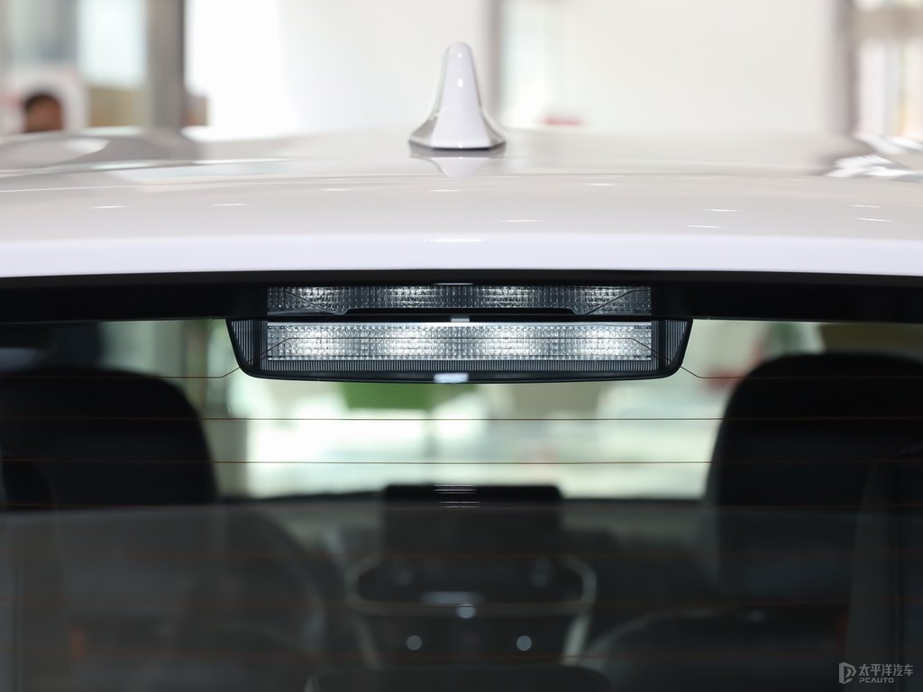天際白YARiS L 致炫X車尾外觀圖片