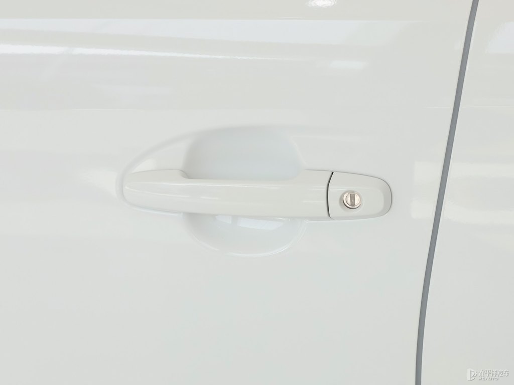 天際白YARiS L 致炫X車身外觀圖片