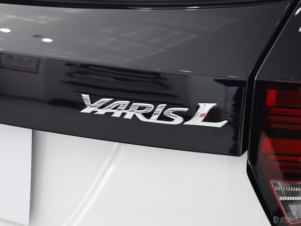 天際白YARiS L 致炫X車尾外觀圖片