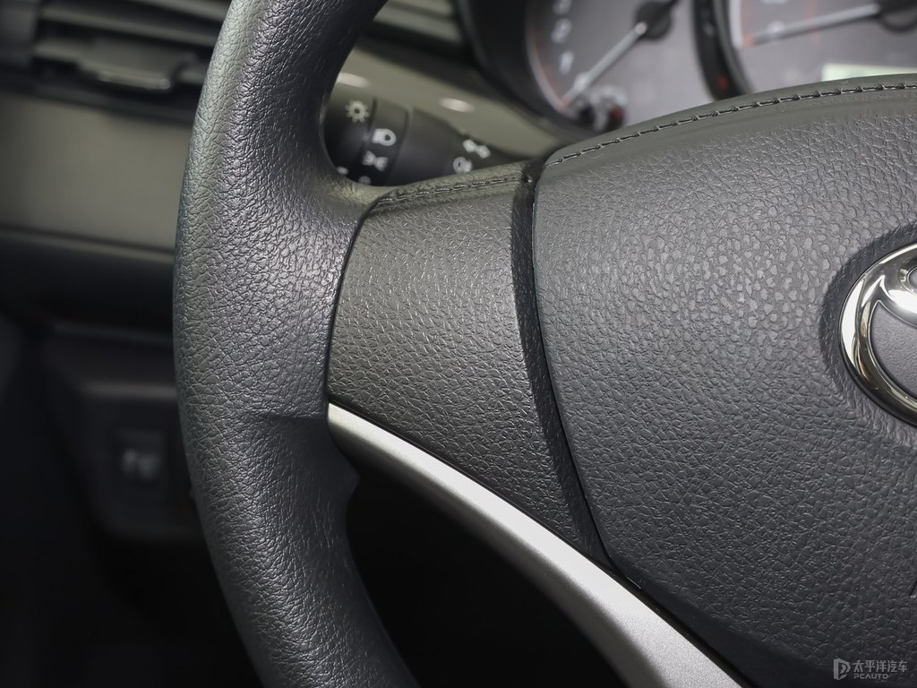 天際白YARiS L 致炫X中控內(nèi)飾圖片