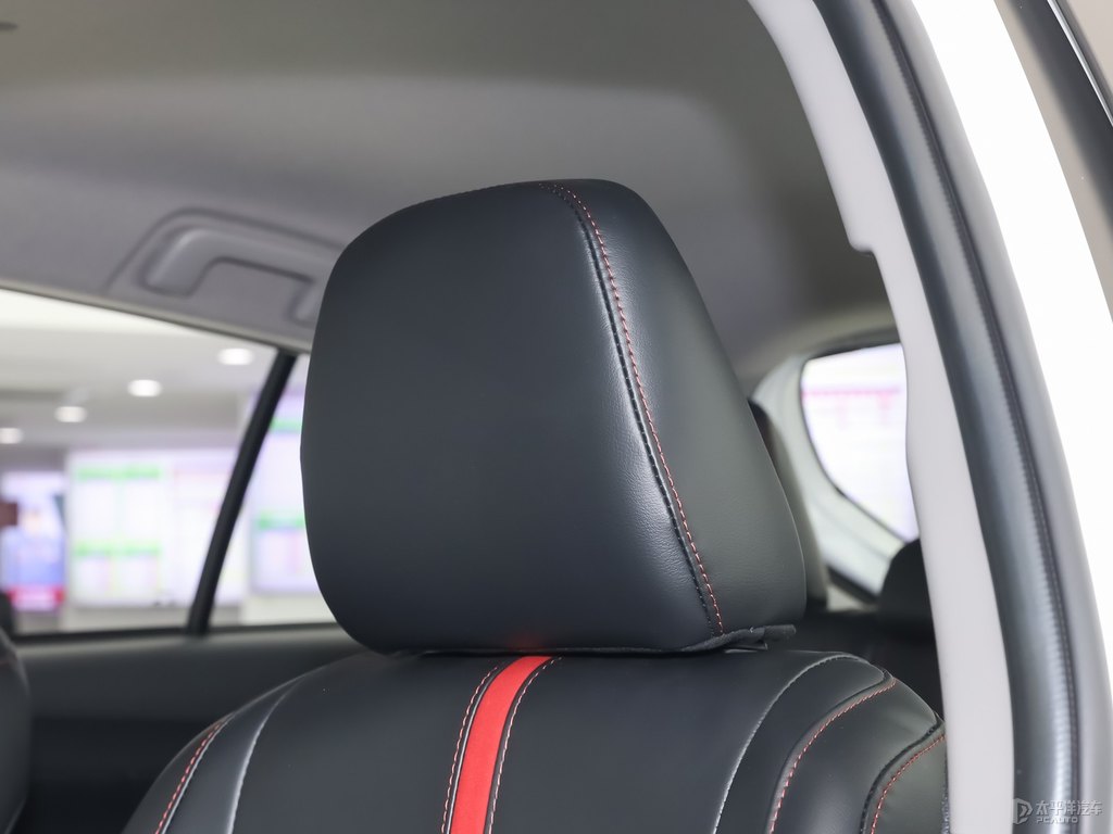 天際白YARiS L 致炫X座椅內(nèi)飾圖片
