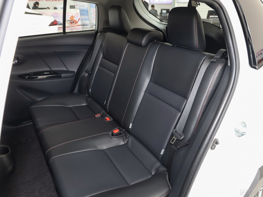 天際白YARiS L 致炫X座椅內(nèi)飾圖片