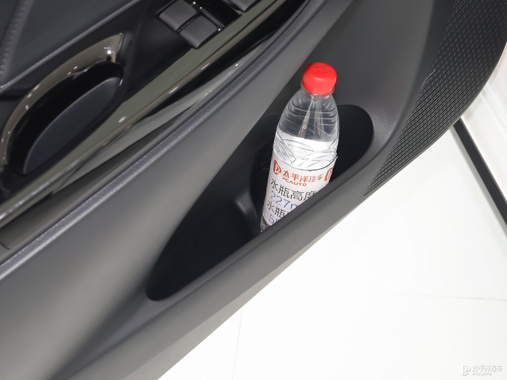 天際白YARiS L 致炫X儲(chǔ)物空間空間圖片
