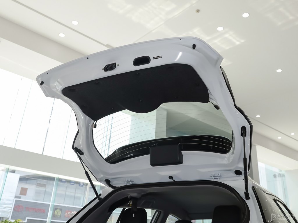 天際白YARiS L 致炫X后備廂空間圖片