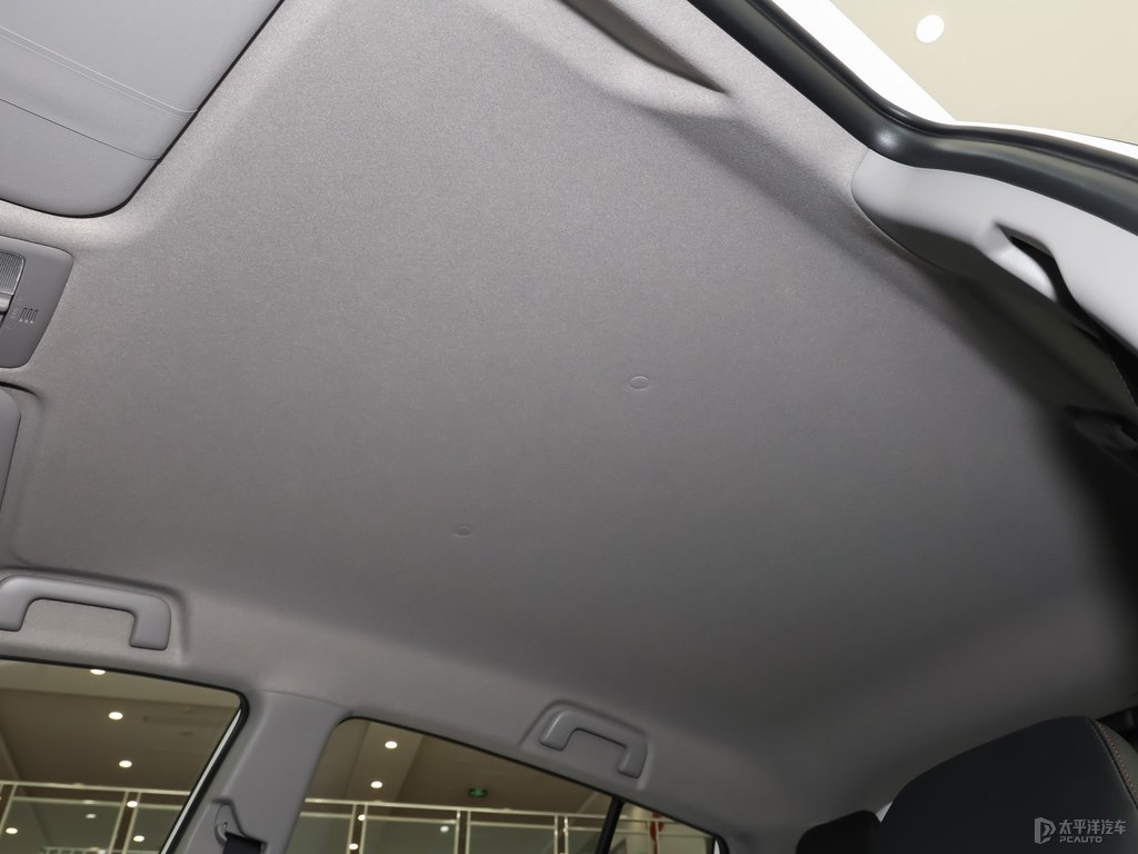 天際白YARiS L 致炫X車廂內(nèi)飾圖片